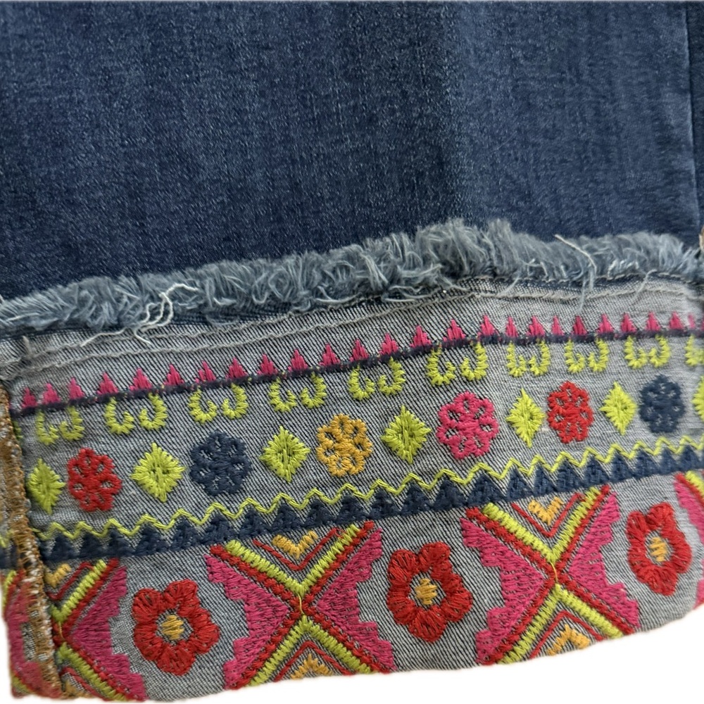 John Mark Plus Size 20W Boho Embroidered Accent Cuff Cropped Denim Jeans NWT - Picture 6 of 7